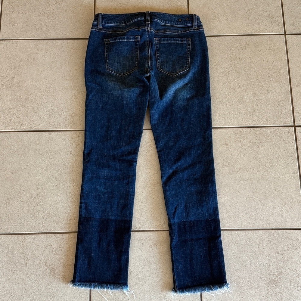 CAbi Like New Slim Boyfriend Celebrity Star Jeans with Raw Hem Size 2 - Picture 5 of 7